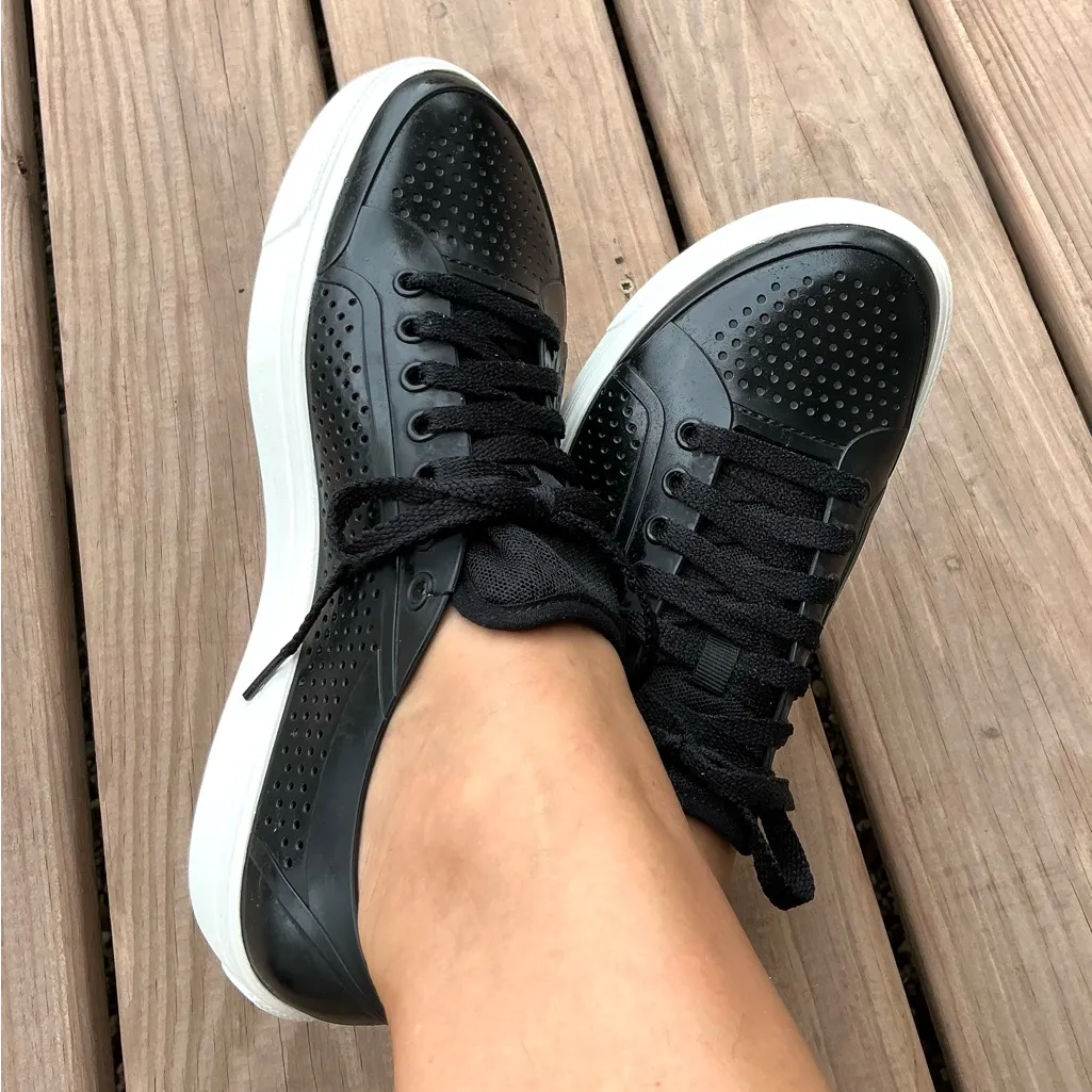 CROCS sneakers SO CUTE 🖤🖤 - Image 4