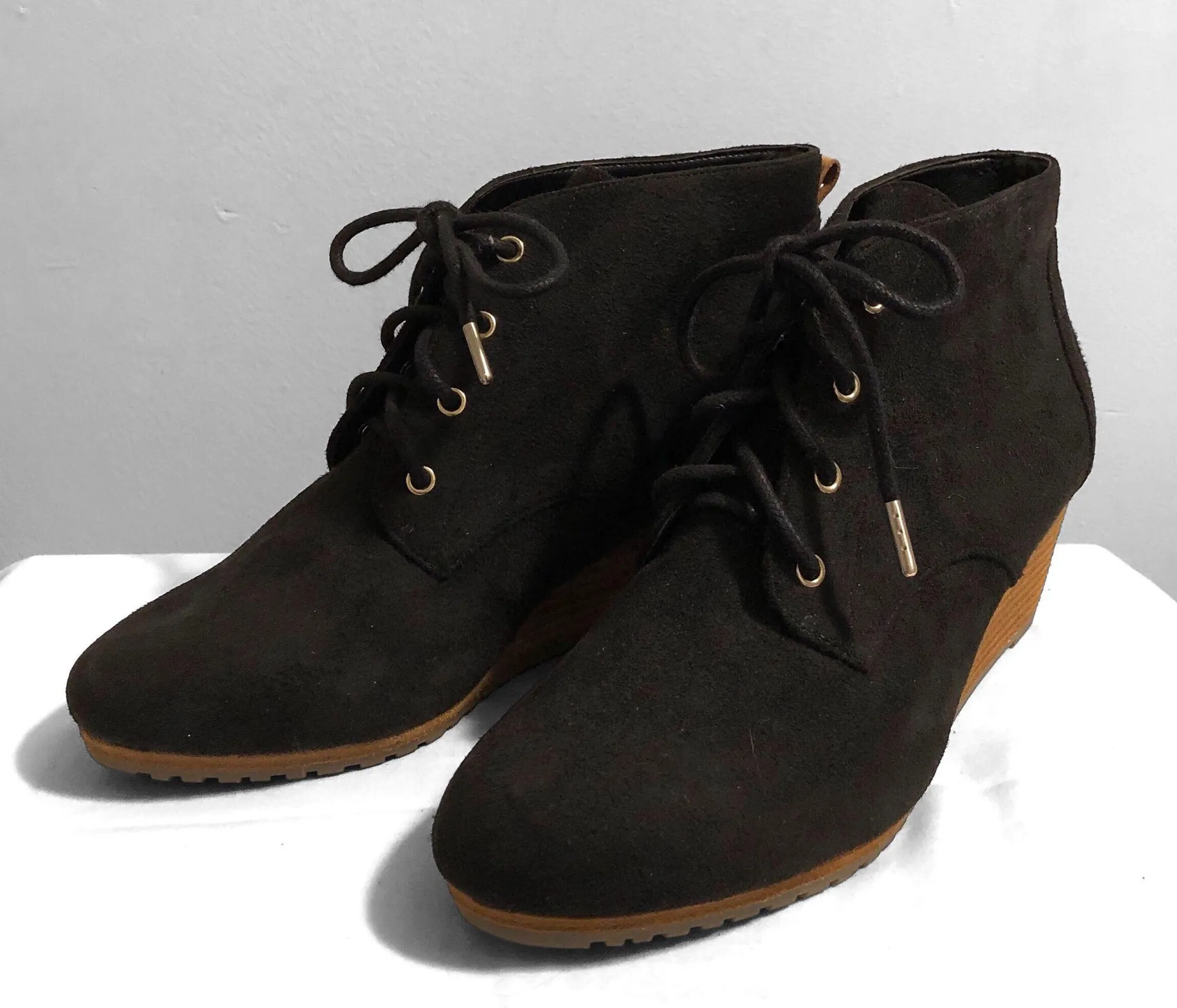 Dr. Scholl's black faux suede wedge ankle booties  - Image 12
