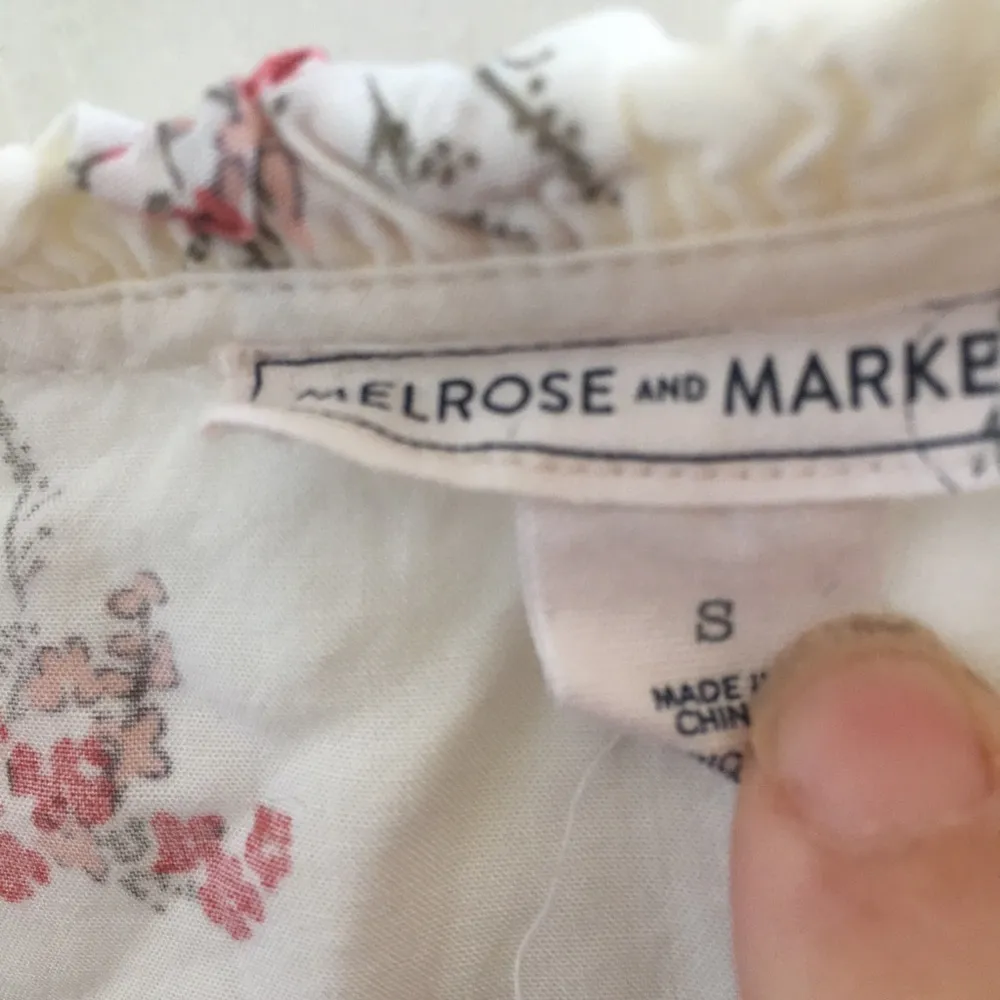 FINAL MARKDOWN Ladies Melrose and market top small - Image 3