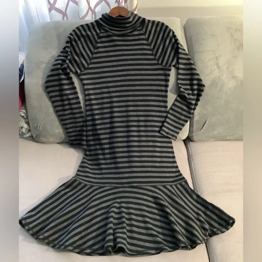 Super CUTE soft comfy long sleeve dress 🖤🤍🖤 - Image 3