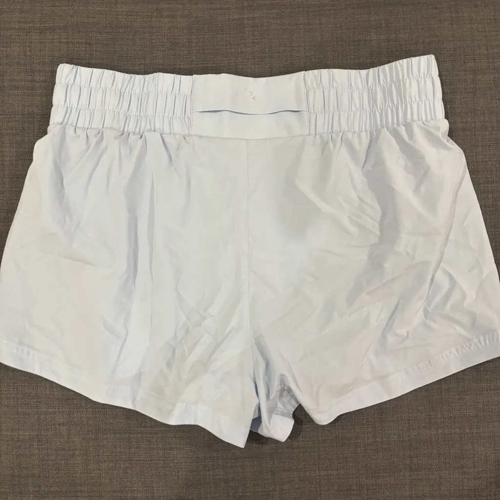 Varley Kallin Running Short 1.5” Cashmere Blue Size Large - Image 3