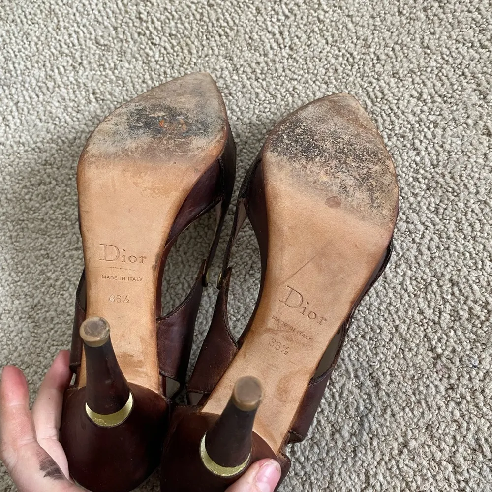 Authentic Dior Escar12 Marron Clair pointed toe leather pumps - Image 2