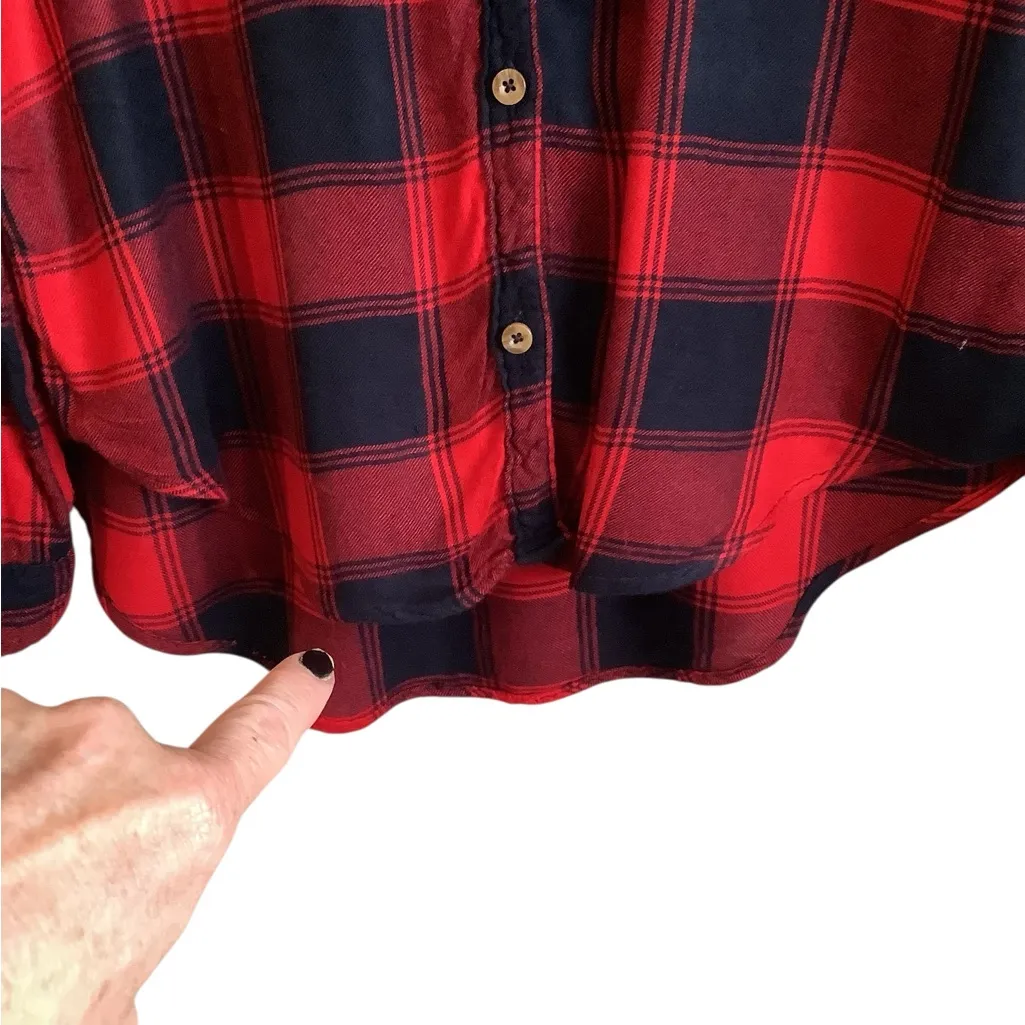 Forever 21 Red and Black Plaid Button-Down Shirt - Image 8
