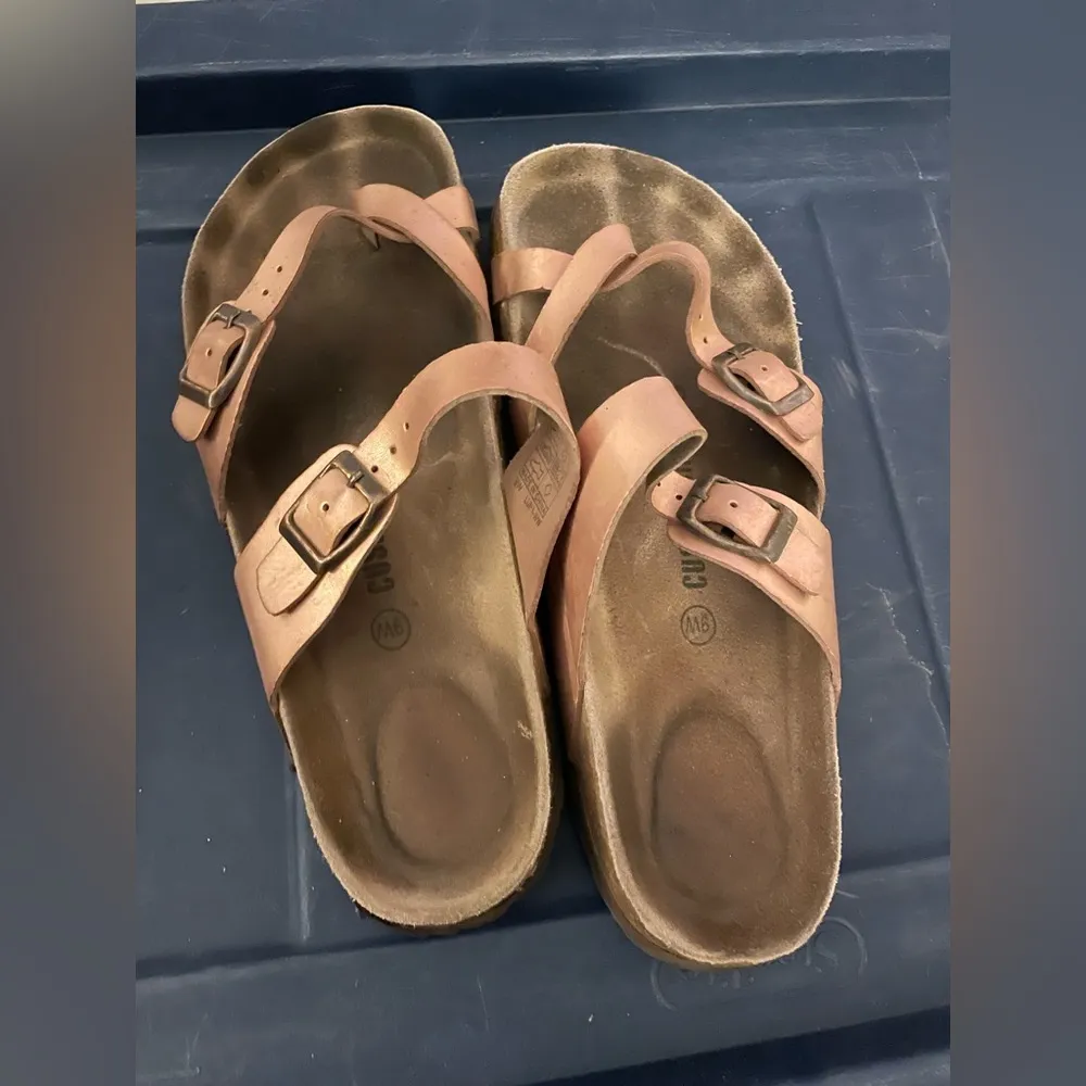 Cushionaire Luna Cork Footbed Sandals‎ Rose Gold Size 9W - Image 2