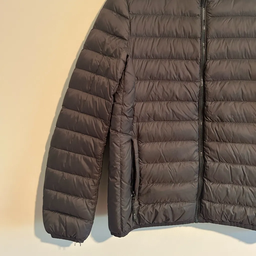 Tumi Women’s Clairmont Packable Travel Puffer Jacket Gray Size Medium Coat Silver - Image 2