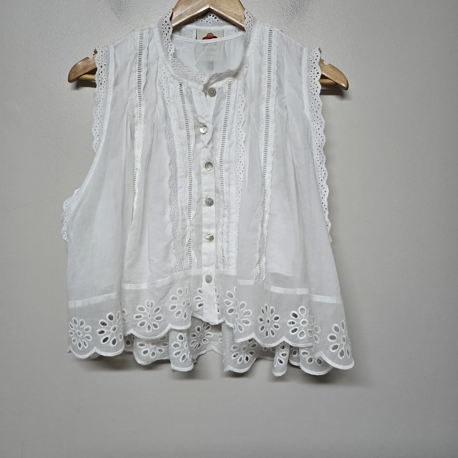 Farm Rio Off White Sleeveless Cotton Eyelet Scalloped Collar Button Blouse Top M - Image 2