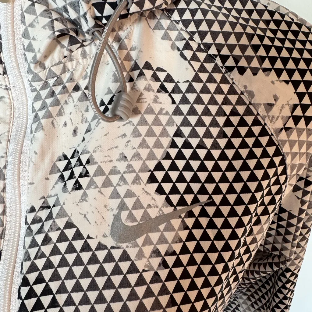 Nike Running Lightweight Windbreaker Zip Jacket | S | EUC | Black/White | Geo - Image 9