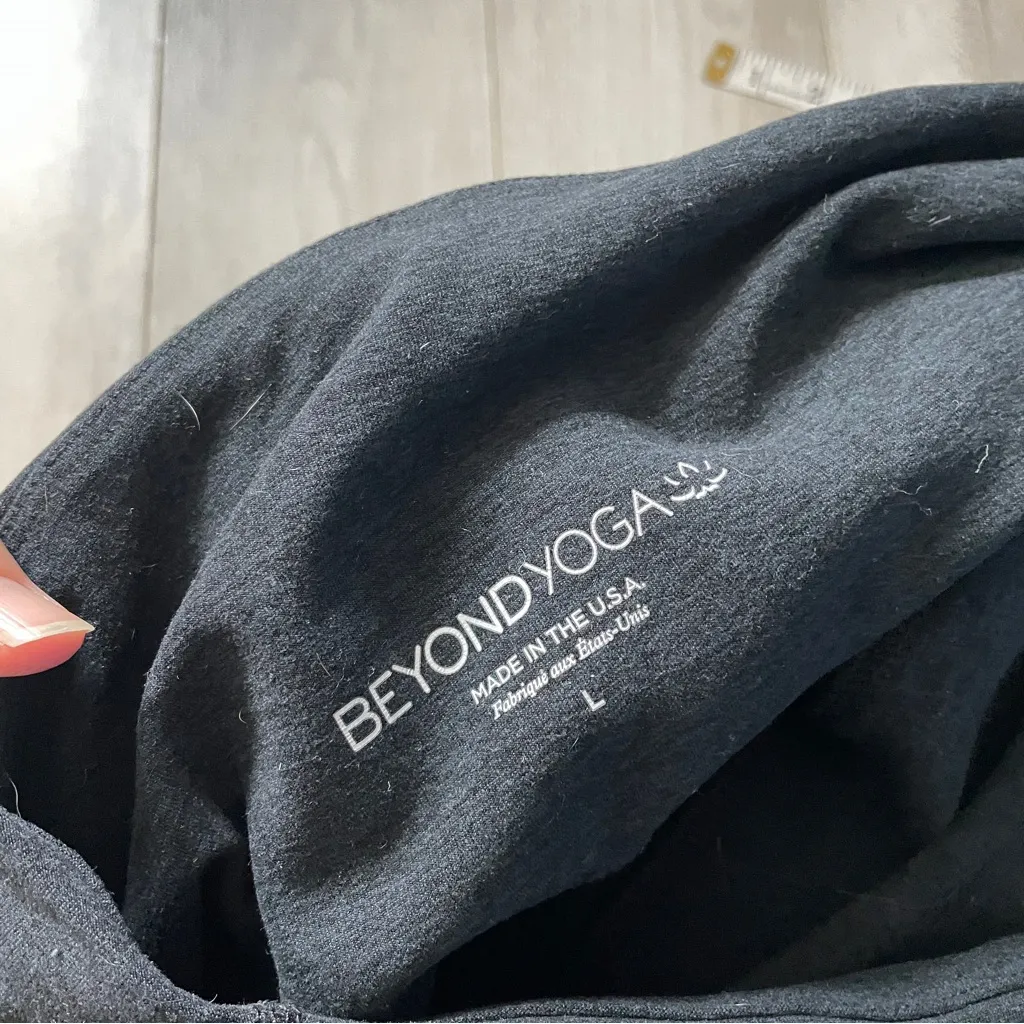 Beyond Yoga Shorts spacedye 5" keep pace womens Gray (large) workout activewear - Image 3