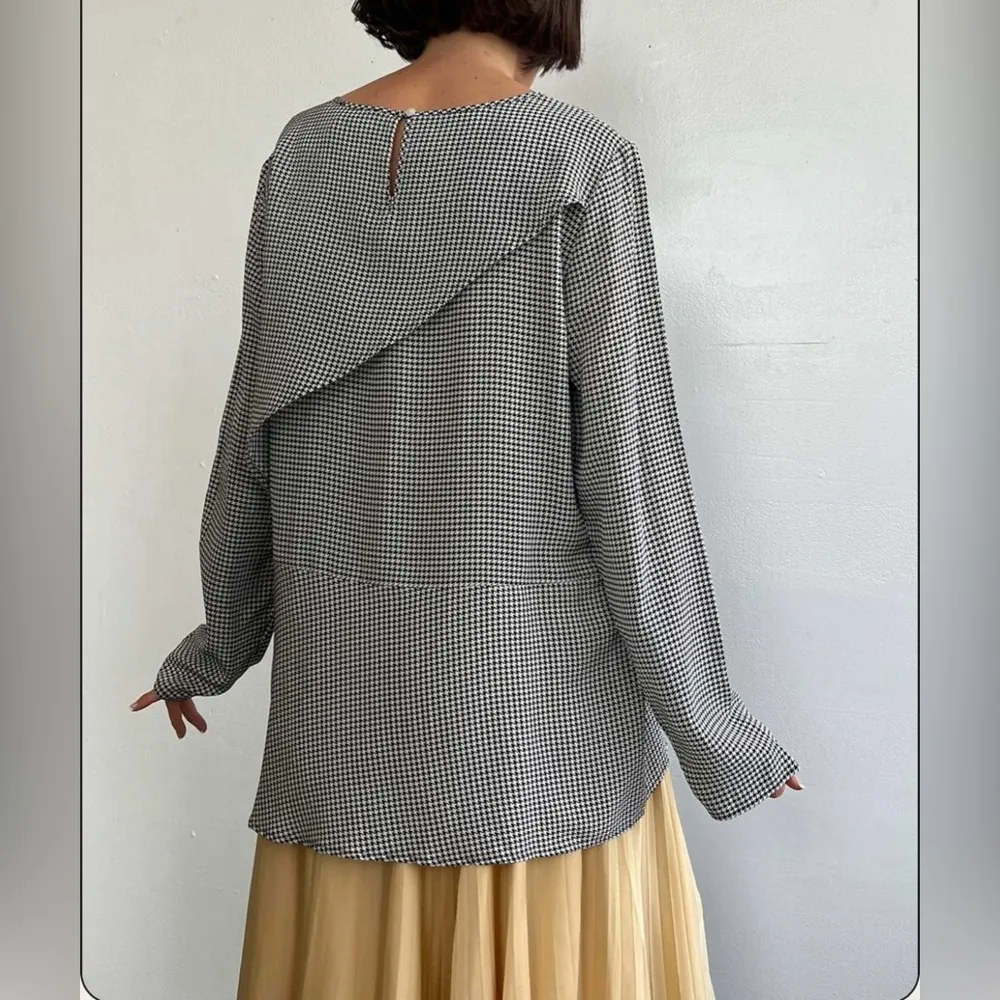 Donna Karan Vintage Long Sleeve Silk Blouse in Black & White Hounds tooth - M - Image 2