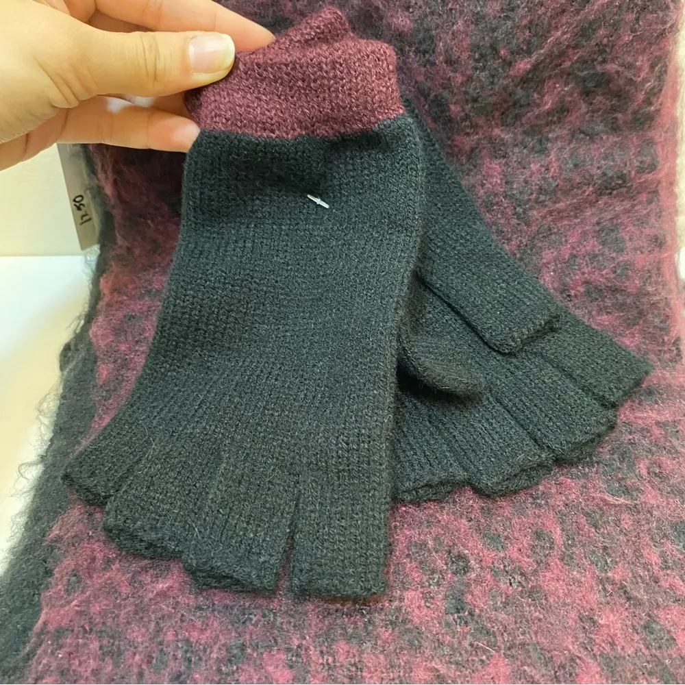 BP Nordstrom NEW Brushed Fringe Scarf & Fingerless Gloves Set Burgundy/Black - Image 4