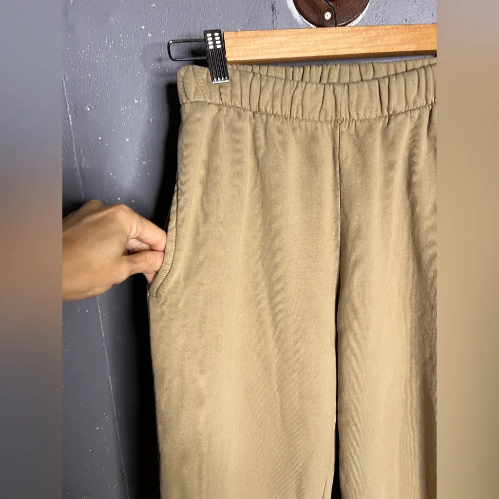 Brandy Melville John Galt Sweatpants size Small - Image 3