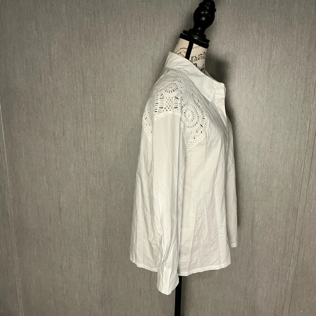Design History 100% Cotton White Button-Up Blouse Knit Shoulder Size Large - Image 11