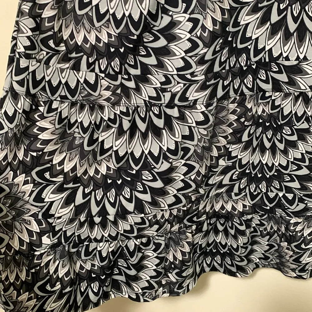PRANA activewear floral black white gray woman dress size MEDIUM - Image 3