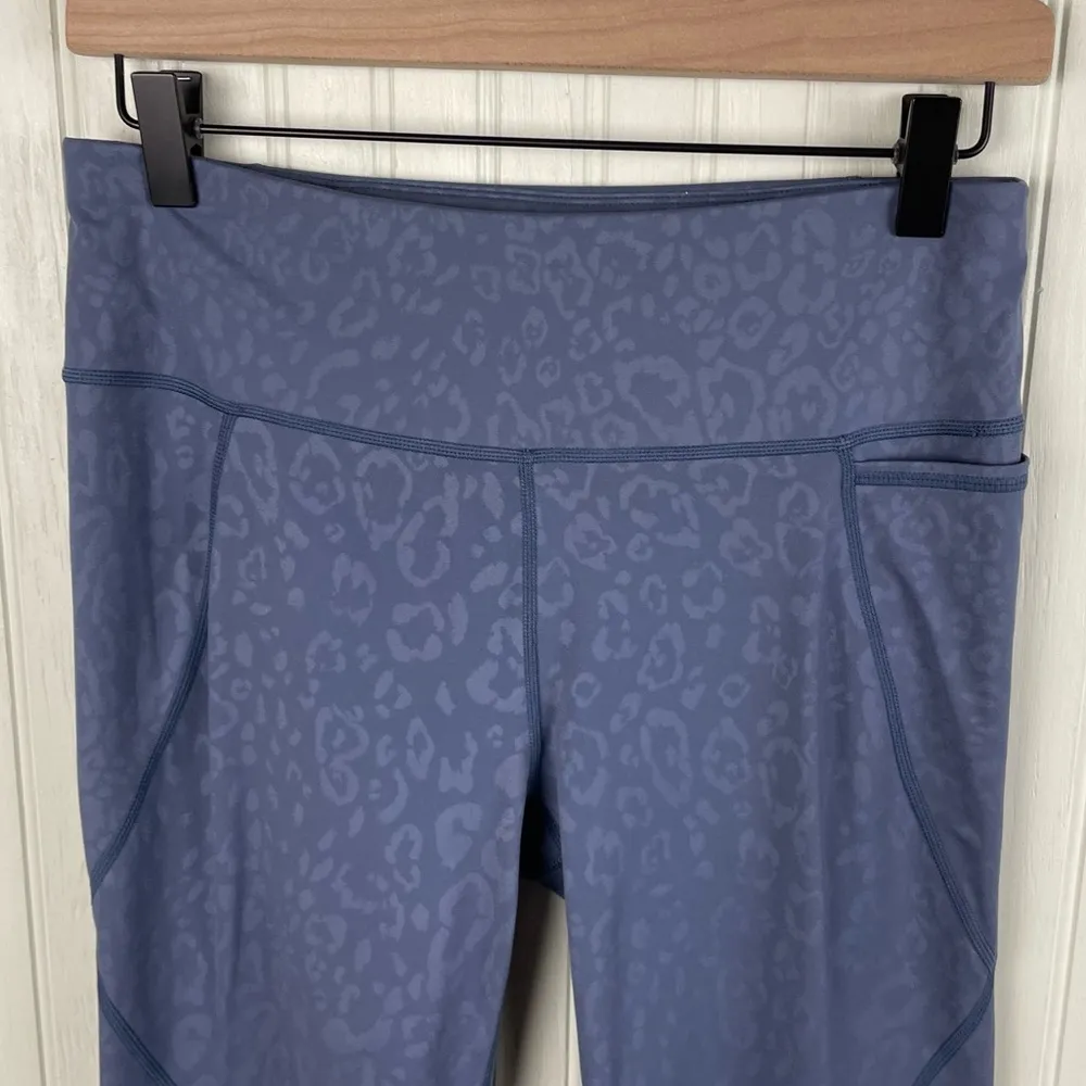 Sweaty Betty Power 7/8 Emboss Workout Leggings in Blue Leopard US Women's Size 8 - Image 5
