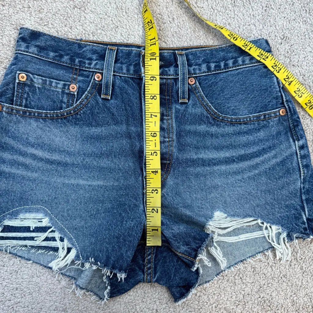Levi’s 501 Cutoff Denim Shorts Blue 26 - Image 8