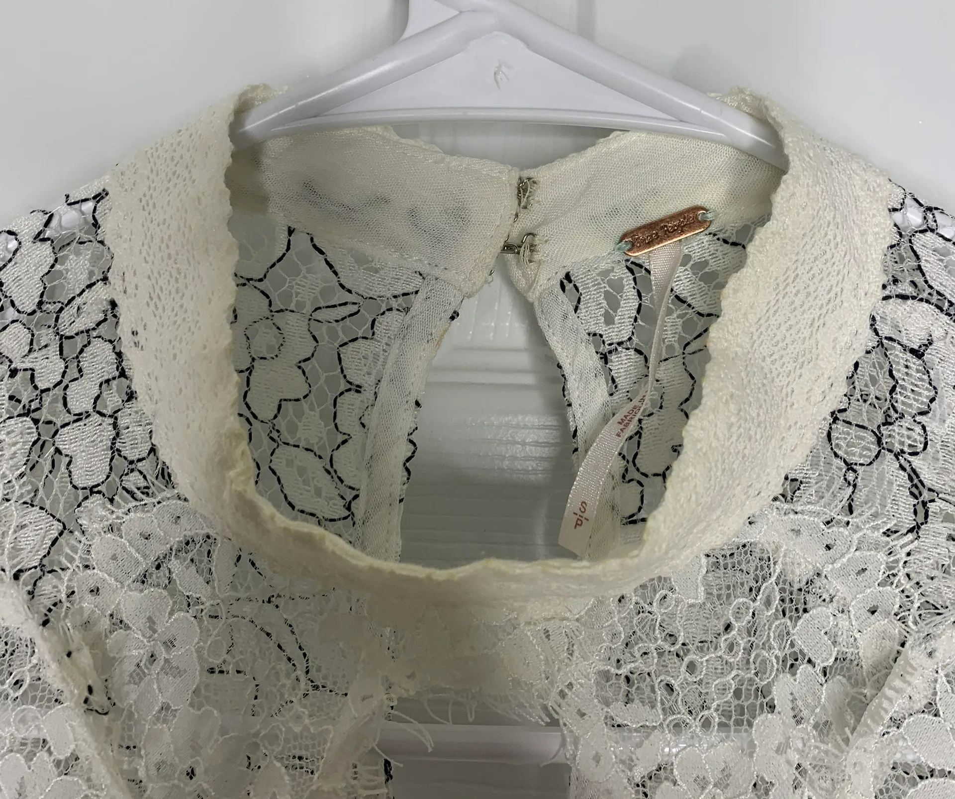 White Lace Tell Tale Heart Dress Size Small - Image 6