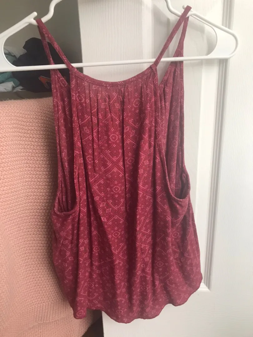 Hollister Maroon Pattered Top - Image 3