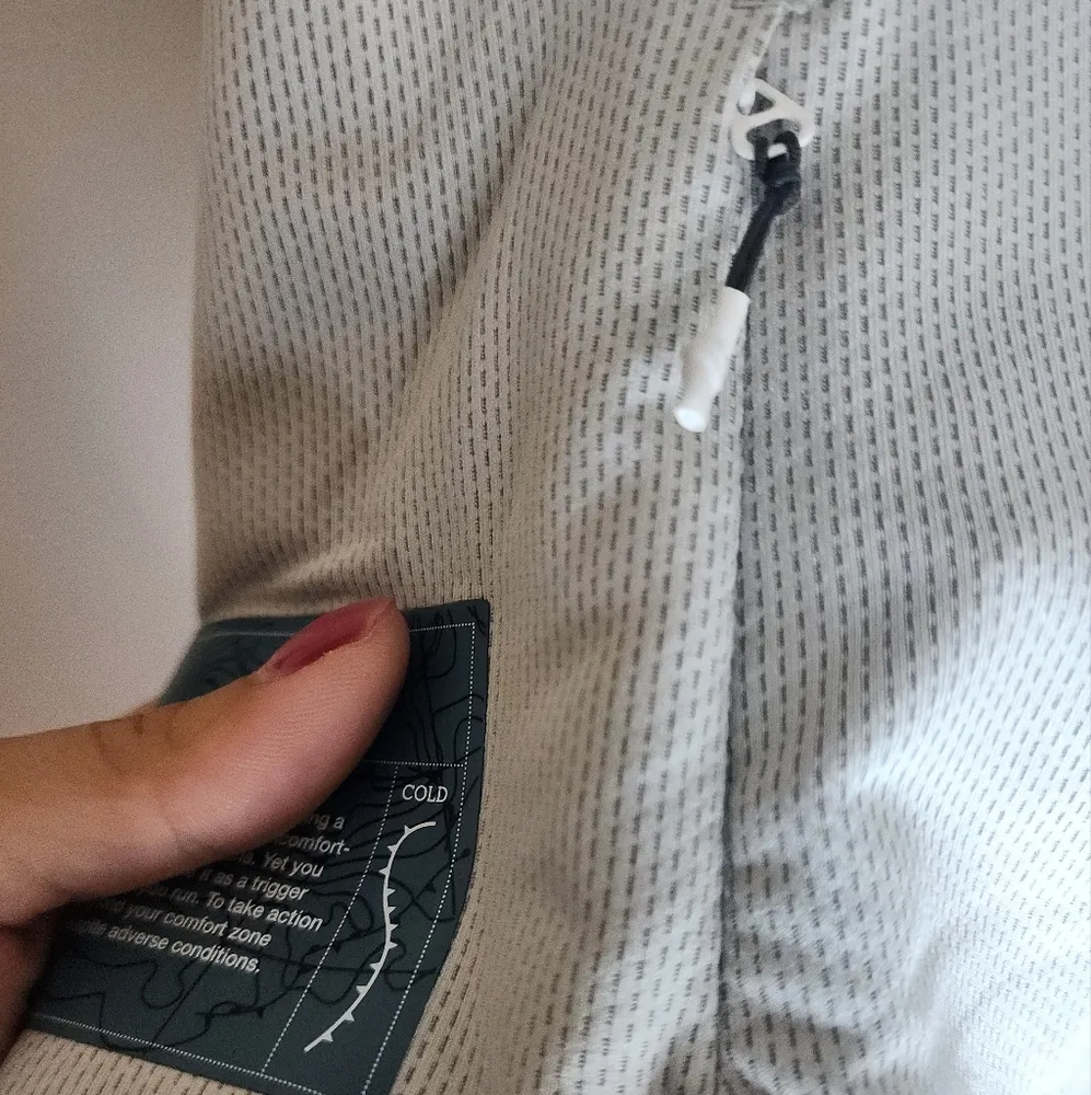 On running on cloud clima shirt size large Gray - Image 5