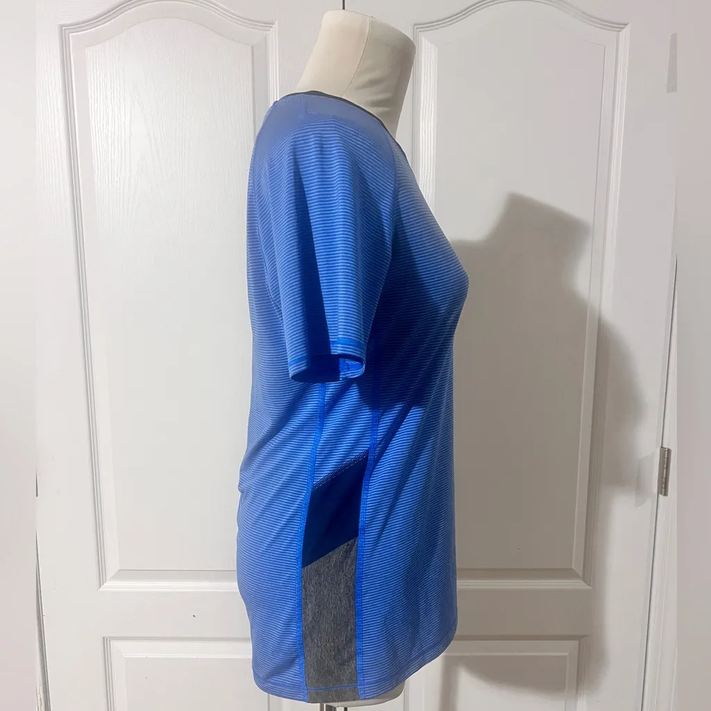 Under Armour Athletic Fitted Heat Gear‎ Shirt - size M - Image 3