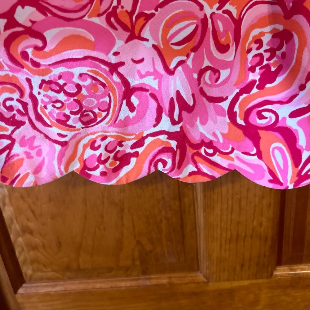 - Lilly Pulitzer Pink Pout Mango Salsa Cropped W/Scalloped bottom Size 4-E… - Image 2
