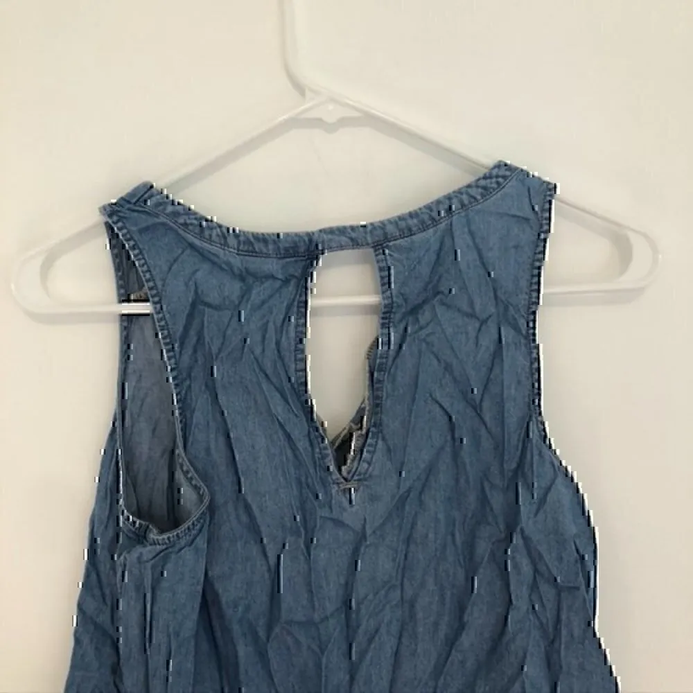 OLD NAVY Chambray V-Neck Tank Top Light Wash Denim Cutout Cotton Blouse Medium M - Image 10