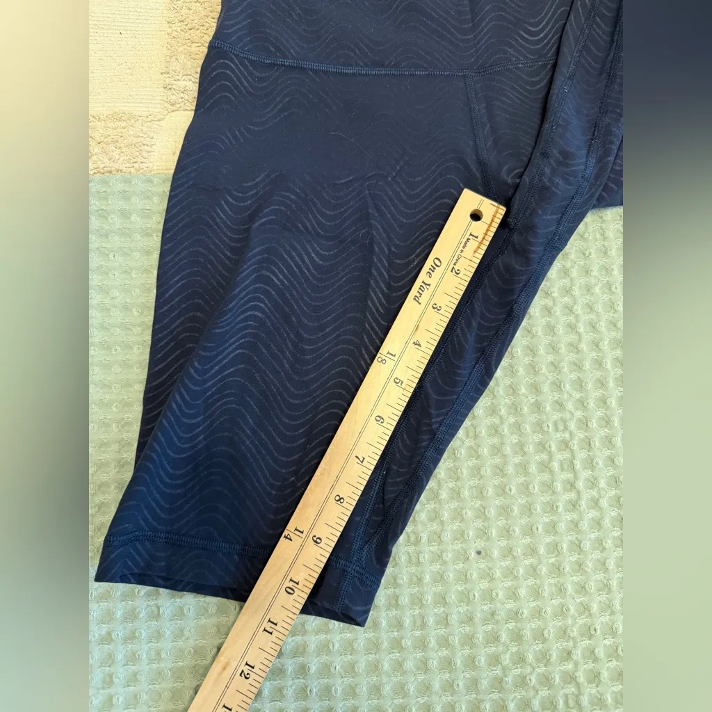 Lululemon Align Super-High-Rise Short 10"
Size 8 - Image 3