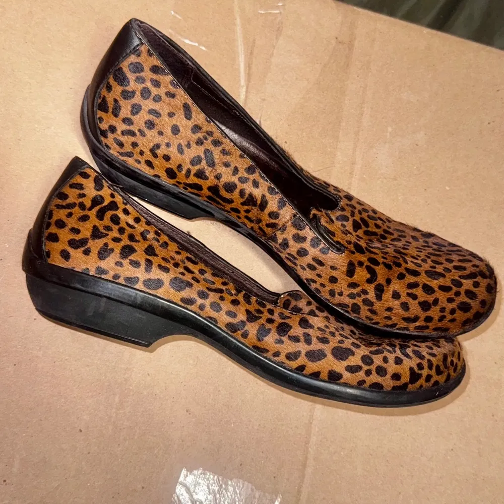 Dansko Olivia Women's Size 9 Cheetah Print Calf Hair Loafers Slip On Shoes - Image 4