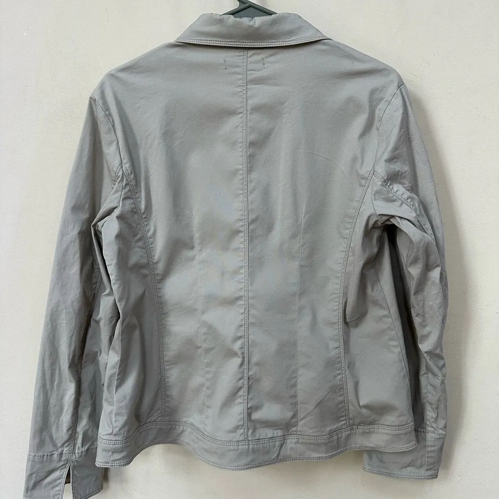 Tan fitted blazer, stretchy, perfect for the office, or a night out with jeans! - Image 2