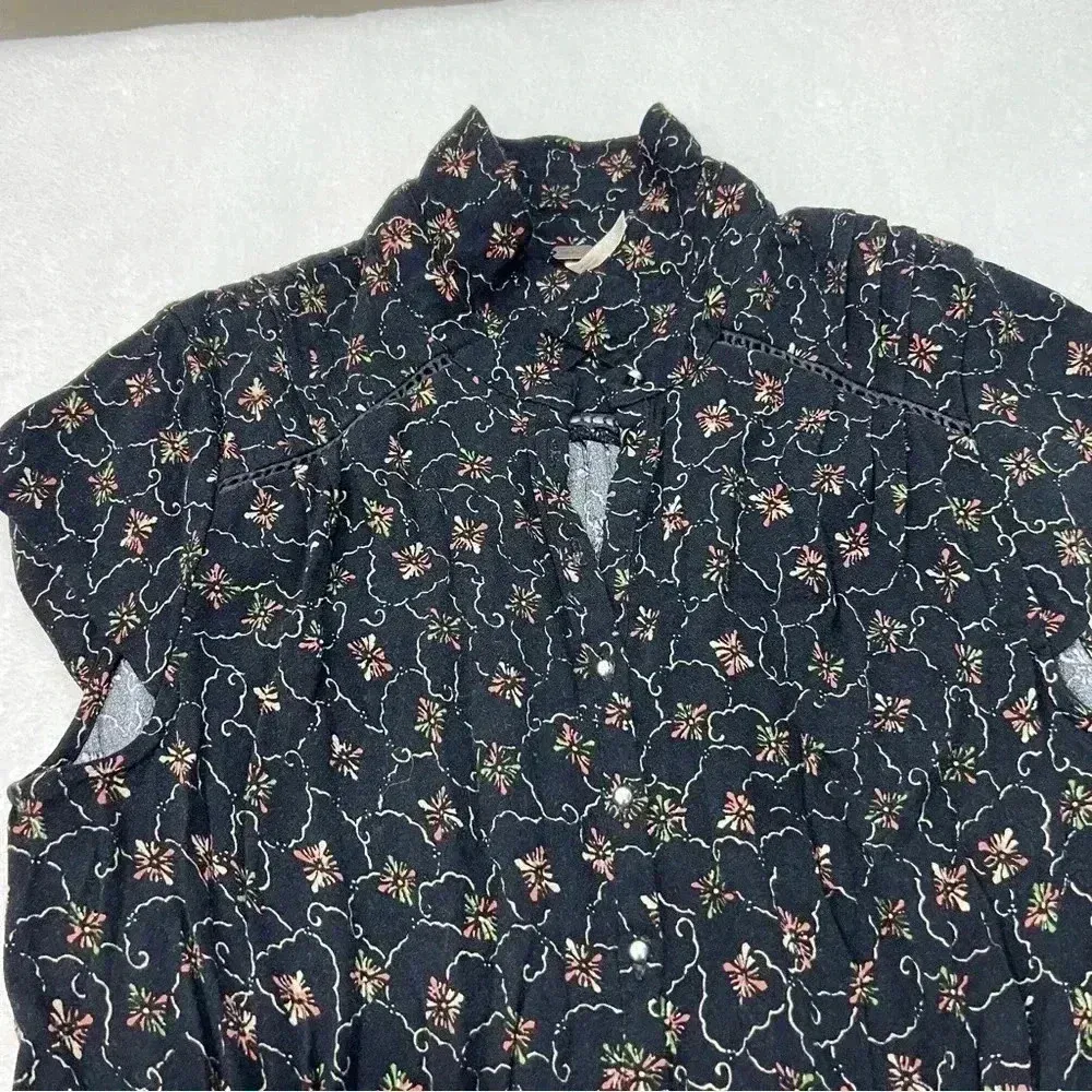 Free People Short sleeve Romper size s - Image 9