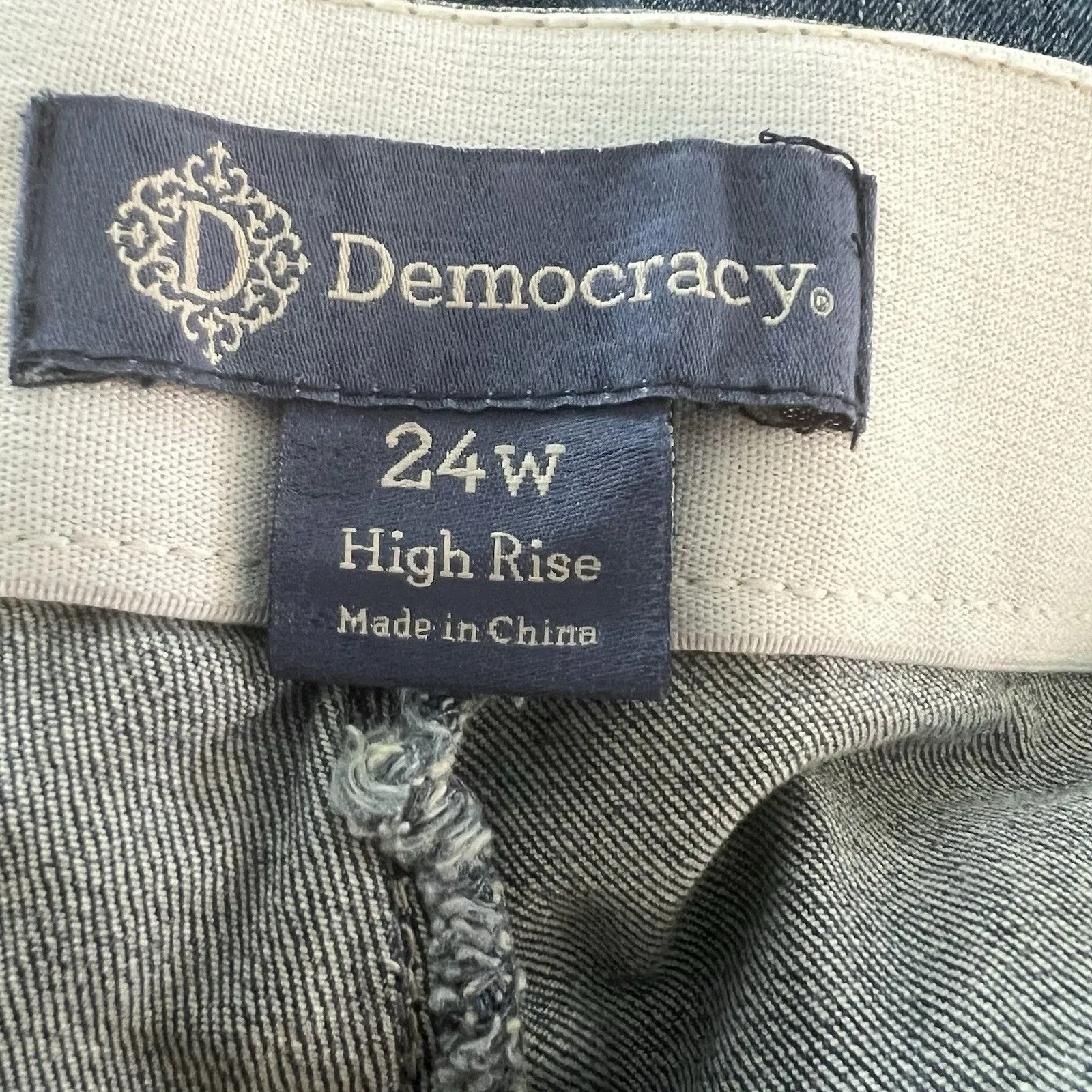 Democracy Women’s Jeans Shorts 24w  Ab Leisure High Rise Funny Control Slimming - Image 3