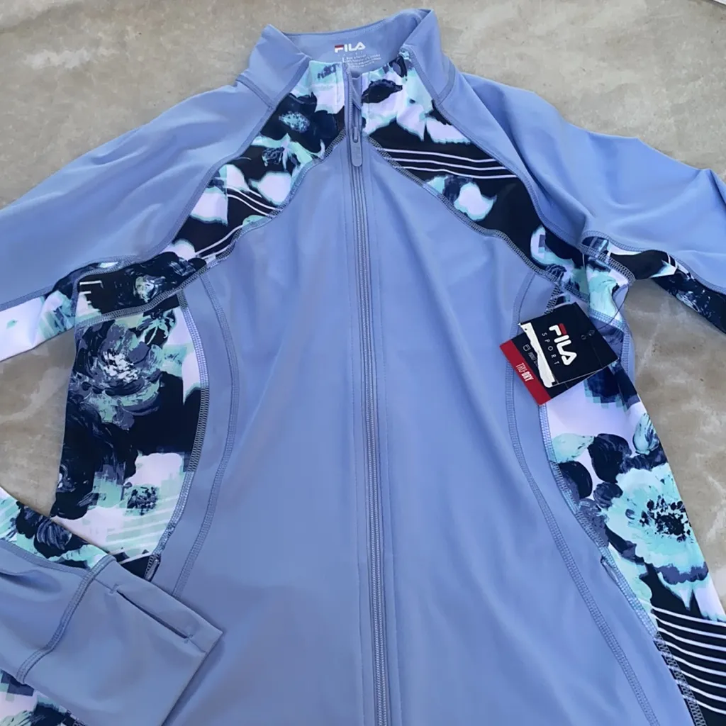 Fila sport ceil blue floral side panel medium fits like Lululemon - Image 10