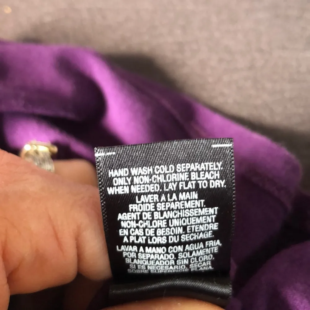 TAHARI Purple V-Neck T-Shirt - Image 9