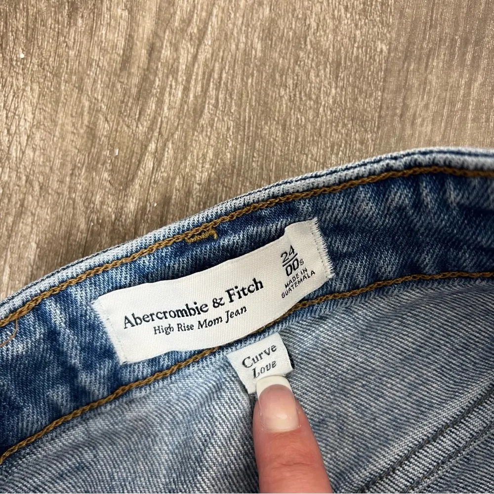 Abercrombie & Fitch Curve Love High Rise Mom Jeans - Image 2