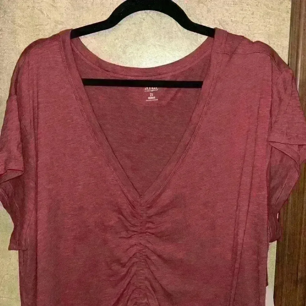NWT ANA 2X athletic athleisure v neck tee rouching in the front adjustable crop - Image 2