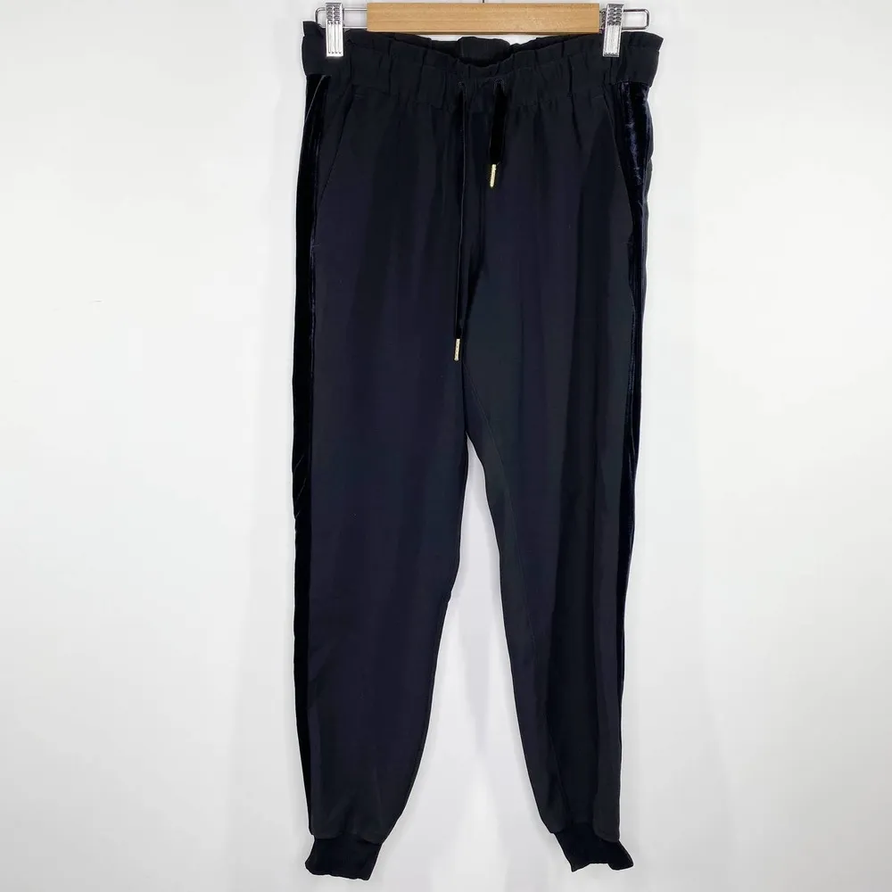 Lululemon On The Fly Black Velvet Trim Drawstring Jogger Pants Women's Size 2 - Image 54