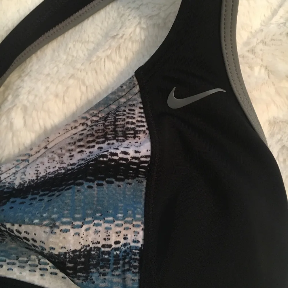 Nike Swim top - Image 5