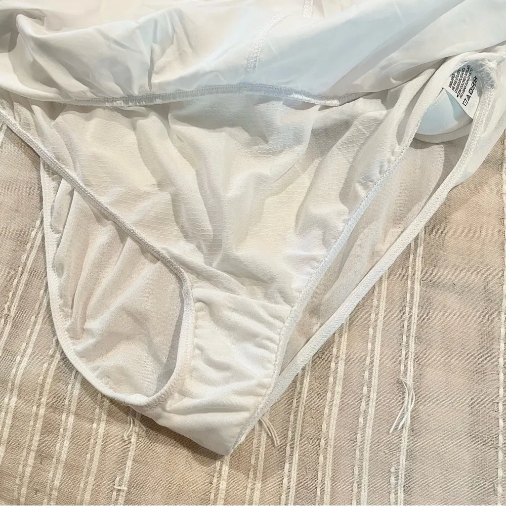 Fly By 2.0 Activewear Shorts in White Large NWT - Image 7