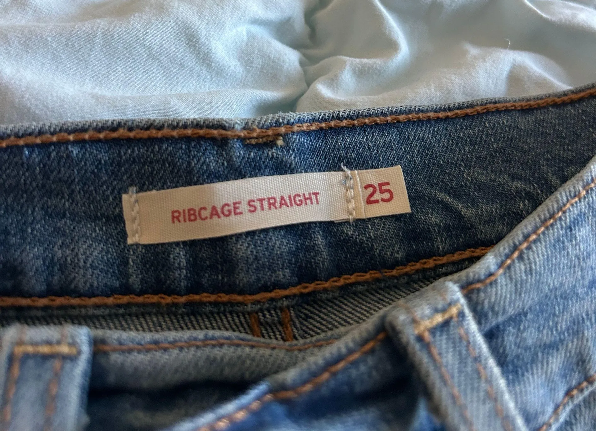 Levi’s Ribcage Straight Jeans - Image 4