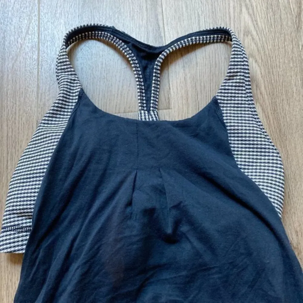 Lululemon Practice Freely Tank in Inkwell Size 4 - Image 3