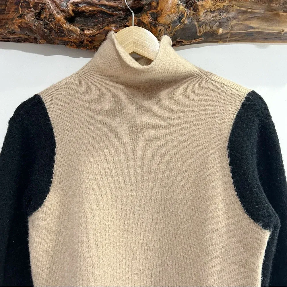 On Trend Cream and Black Turtleneck Sweater Tan Size M - Image 11