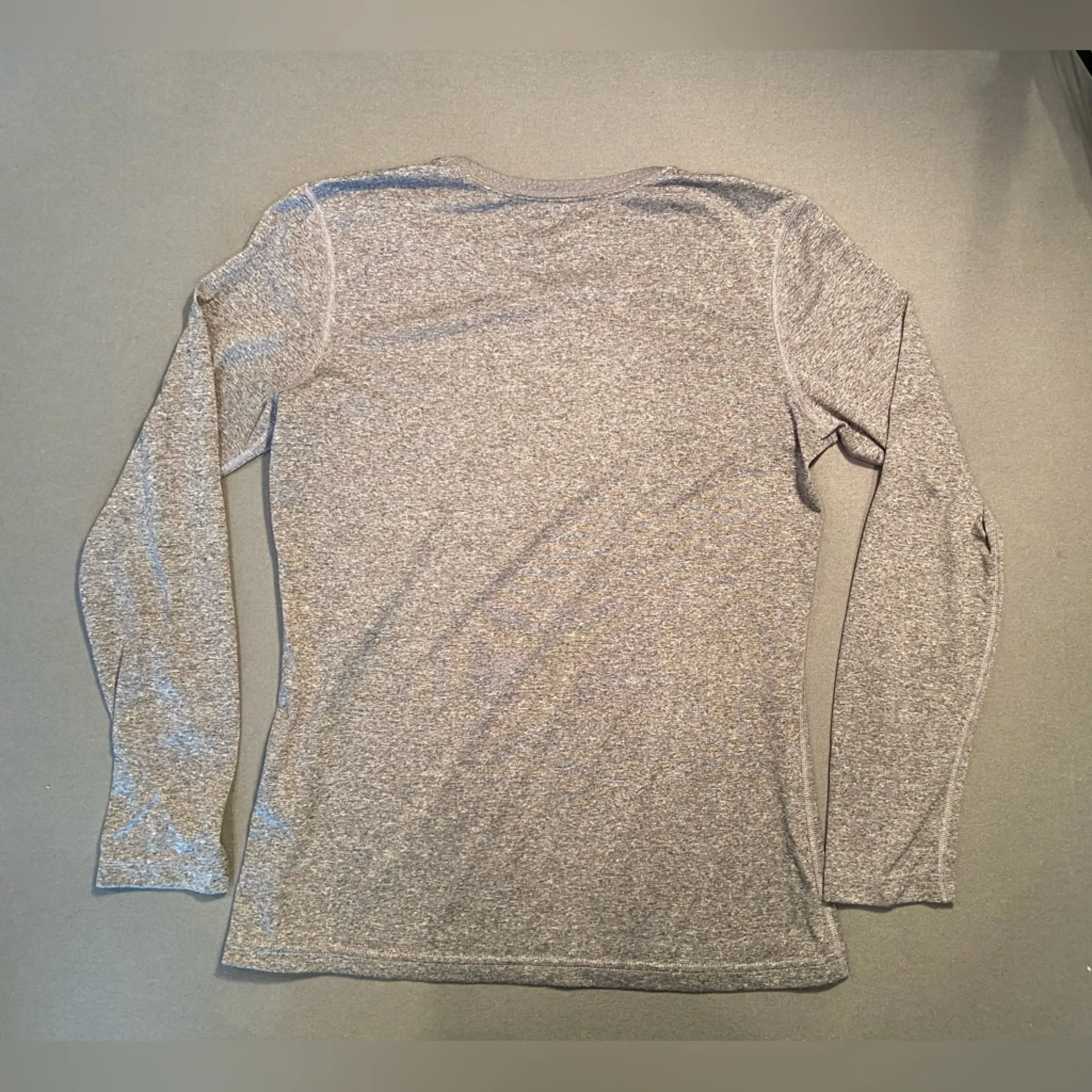 Nike Air,‎ Dri-fit, Long Sleeve Tee, crew Neck, size Medium - Image 2