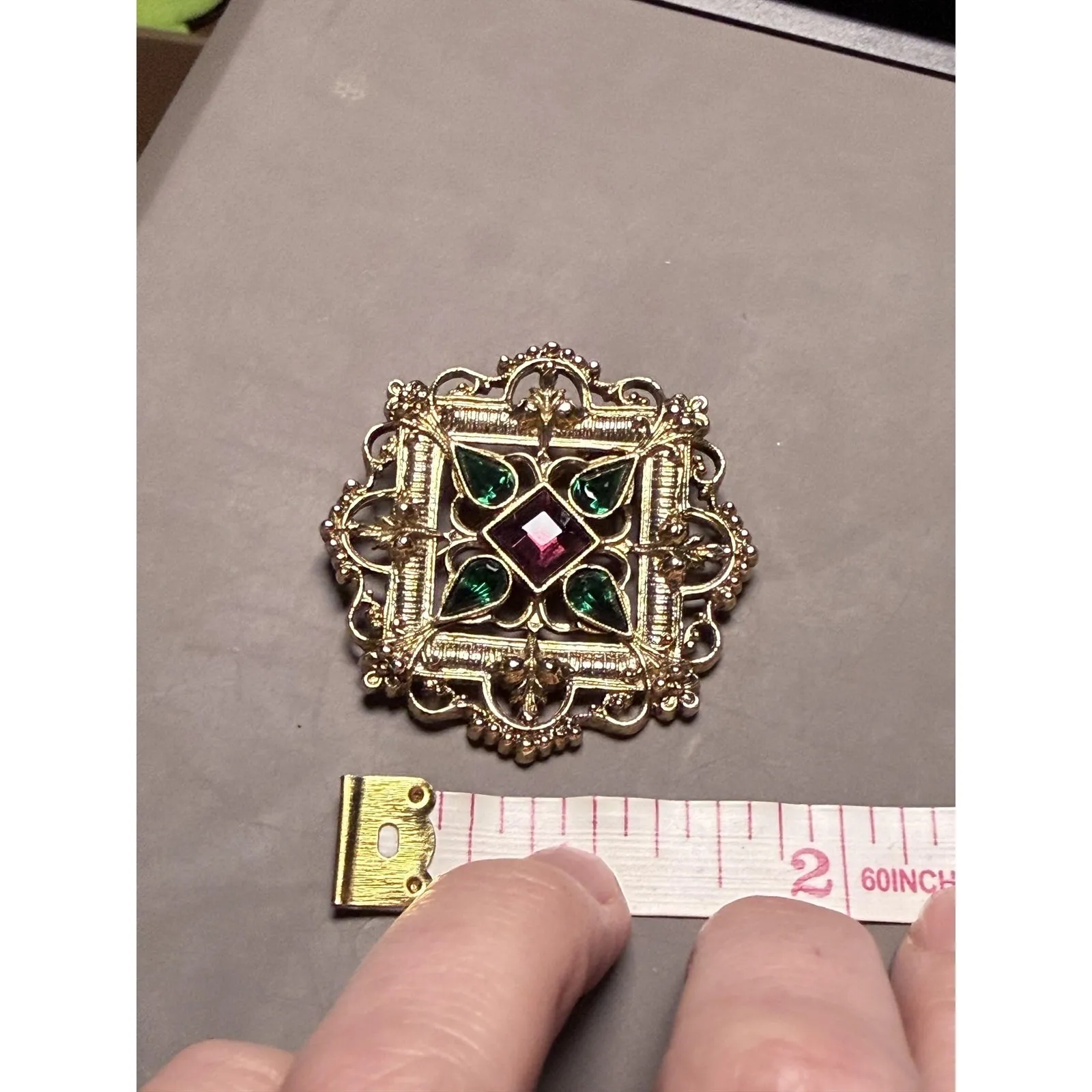 Gold Tone Filigree Brooch Green Teardrop Glass Red Center Stone Pin Statement - Image 3