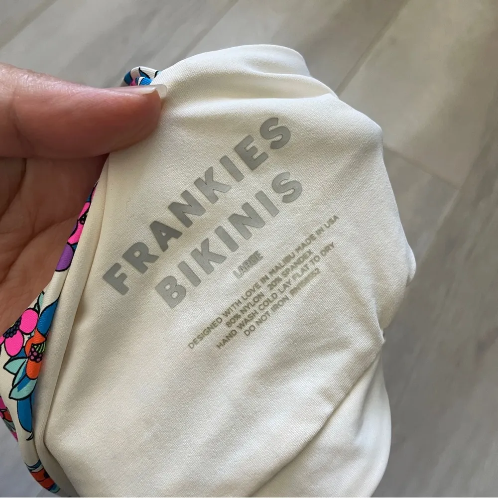 Frankies Bikinis Top NWT floral london bandeau string bikini womens (large) swim - Image 4