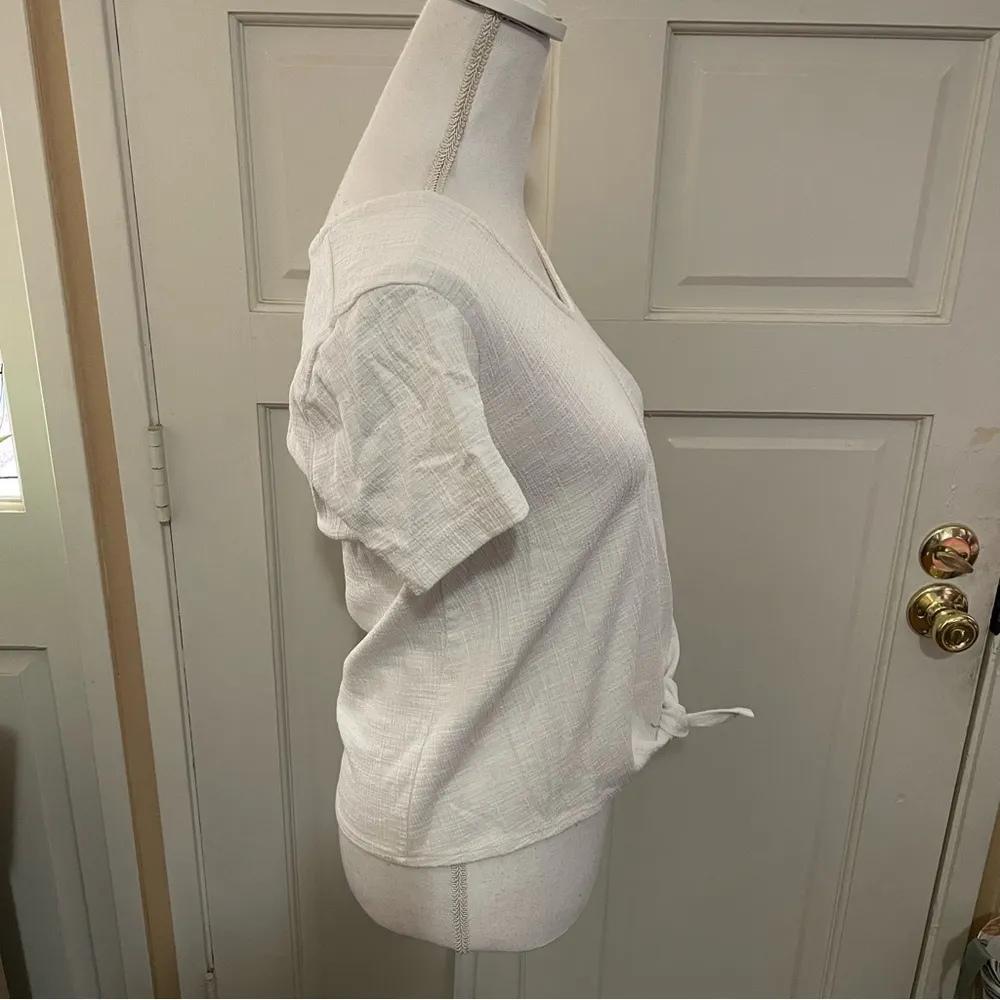 J Crew Short Sleeve Front Tie Knot Women’s Shirt - Image 2