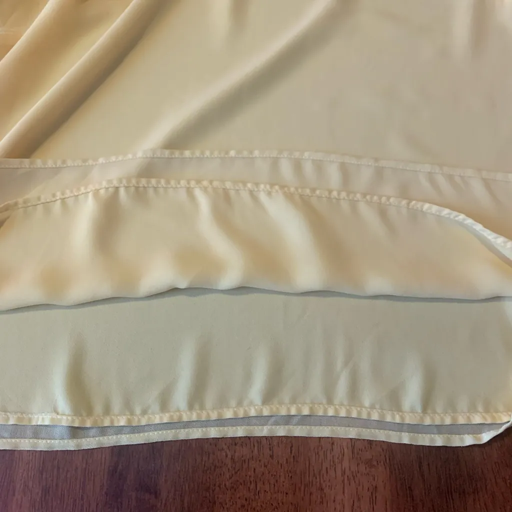 Vince Camuto Blouse 1X Yellow V-Neck Smocked Cuff Sheer Puffy Long Sleeves - Image 5