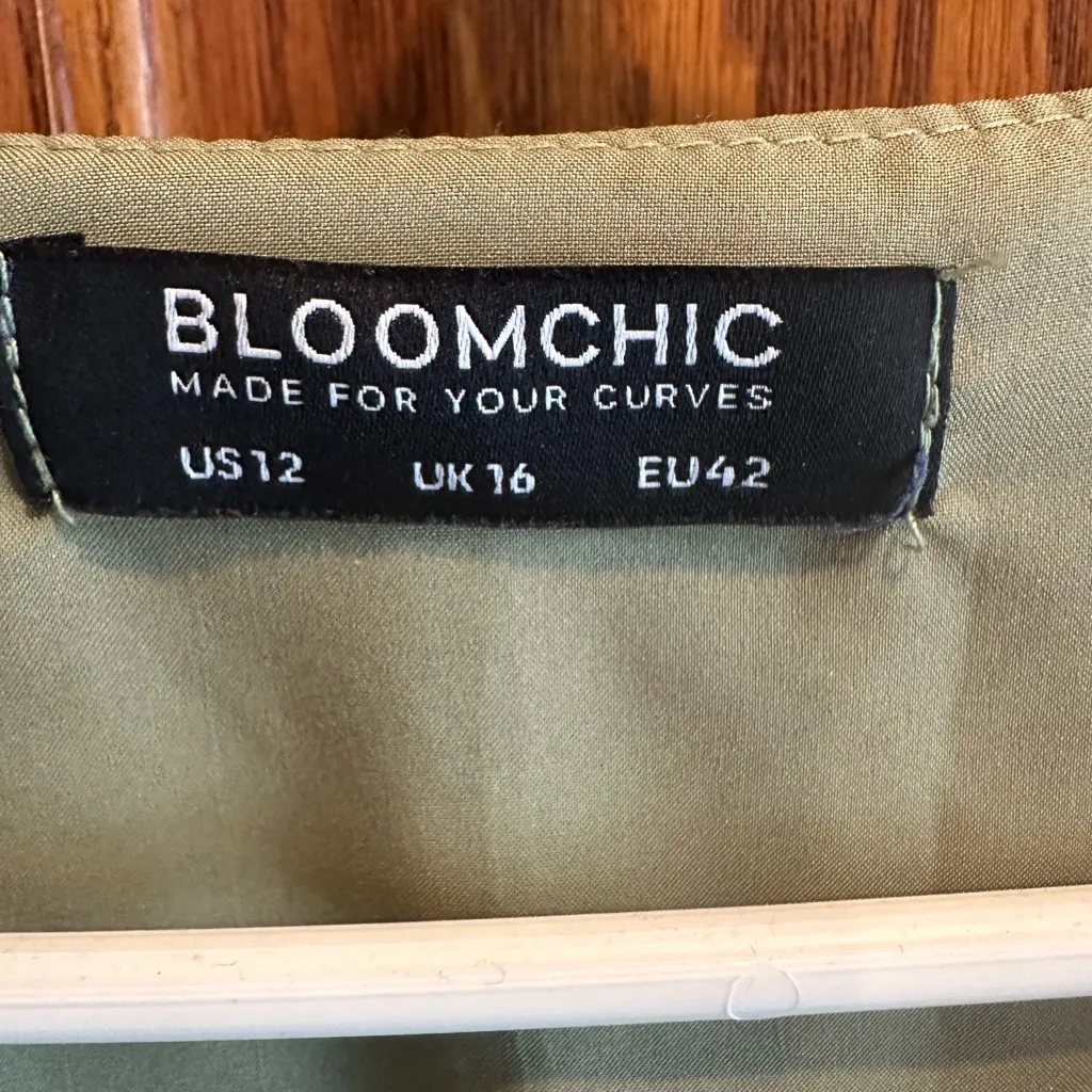 Bloomchic Wrap Shirred Waist Dress Sage Green Polka Dot Lantern Sleeve Size 12 - Image 4