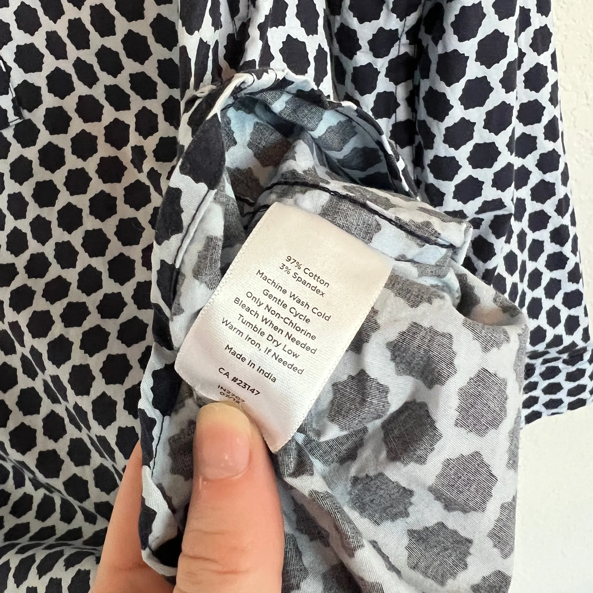 Talbots Geometric Blouse Size Medium - Image 5