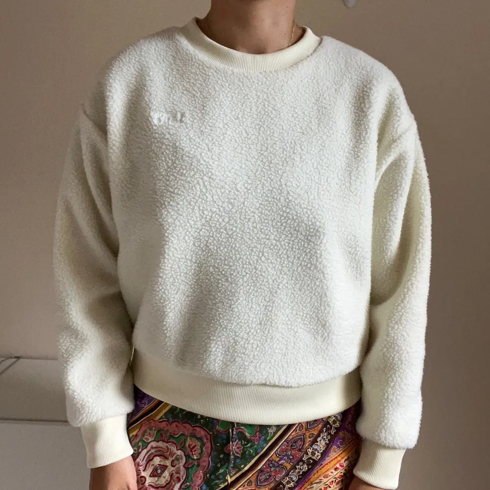 Levi’s Women’s Cream Sherpa Crewneck Sweatshirt Size XS - Image 7