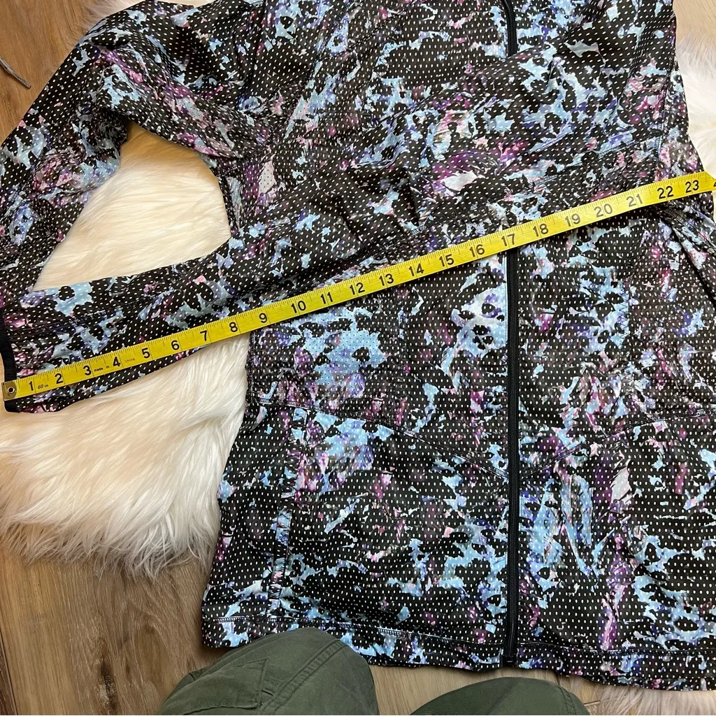 Lululemon Back Pack It Jacket. Size 6. Excellent Used Condition. - Image 11