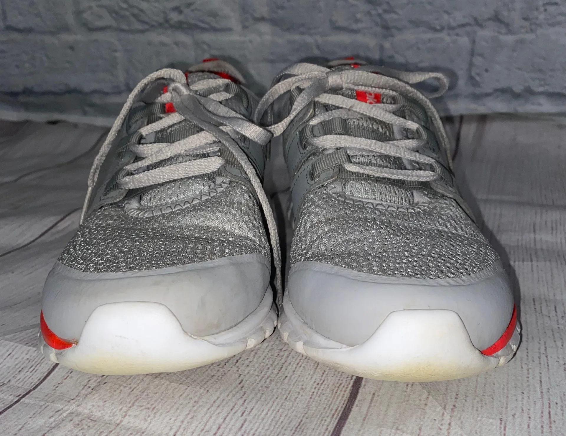 sublite cross trainer tie up athletic shoes grey/bright orange sz 8.5 - Image 4